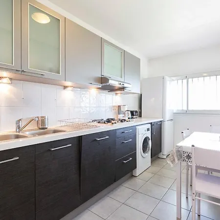 Bnb Renting Spacious 2 Bedroom In Center With A Parking *